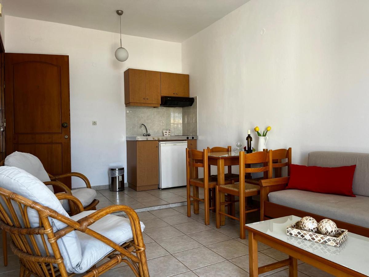 Michael Apartments Agia Marina 외부 사진