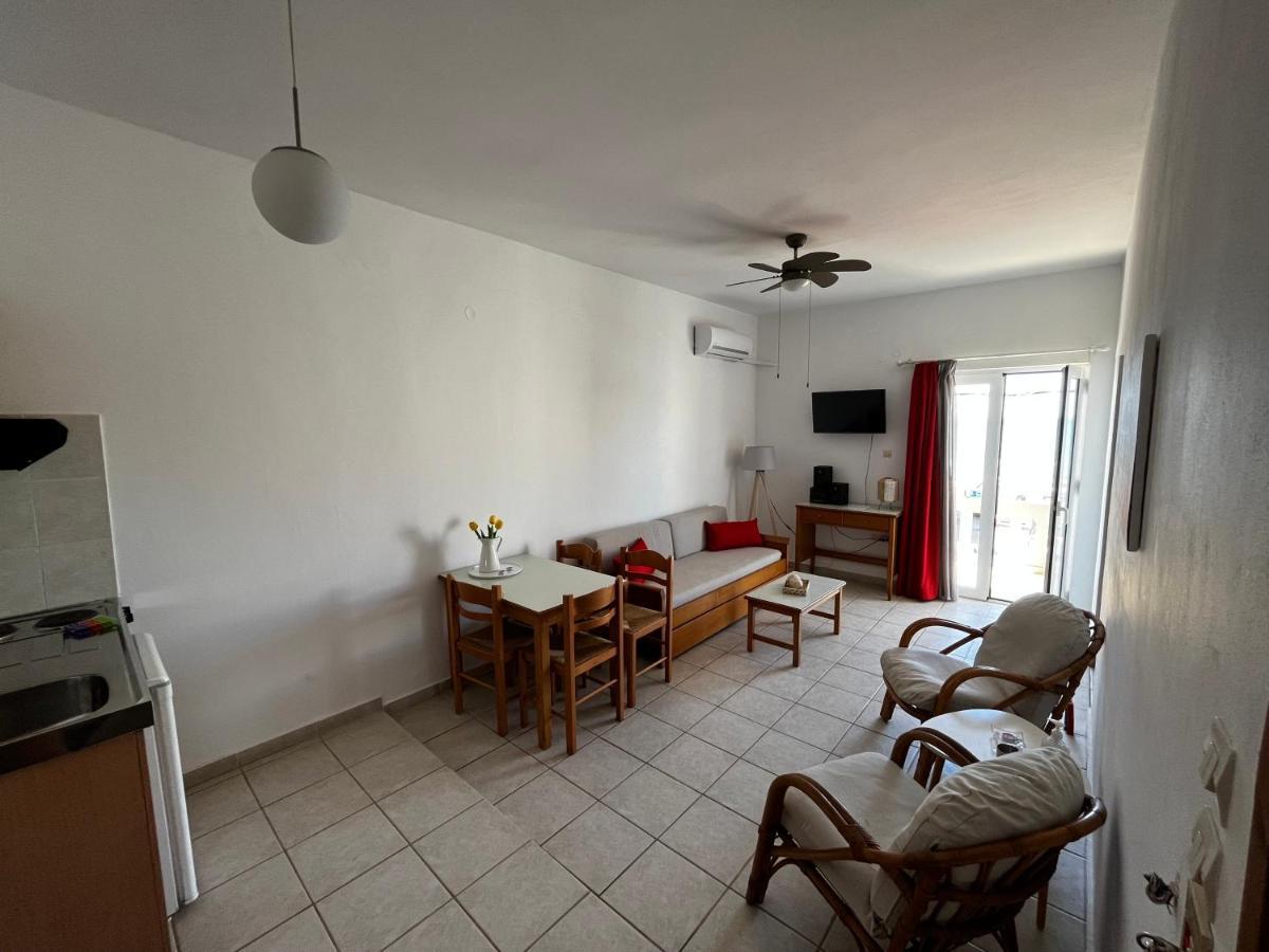 Michael Apartments Agia Marina 외부 사진