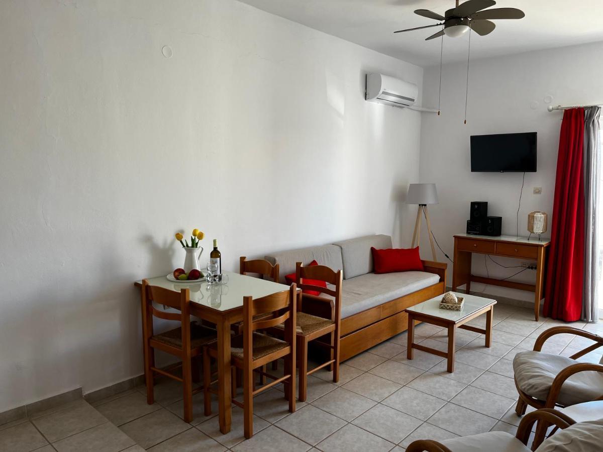 Michael Apartments Agia Marina 외부 사진