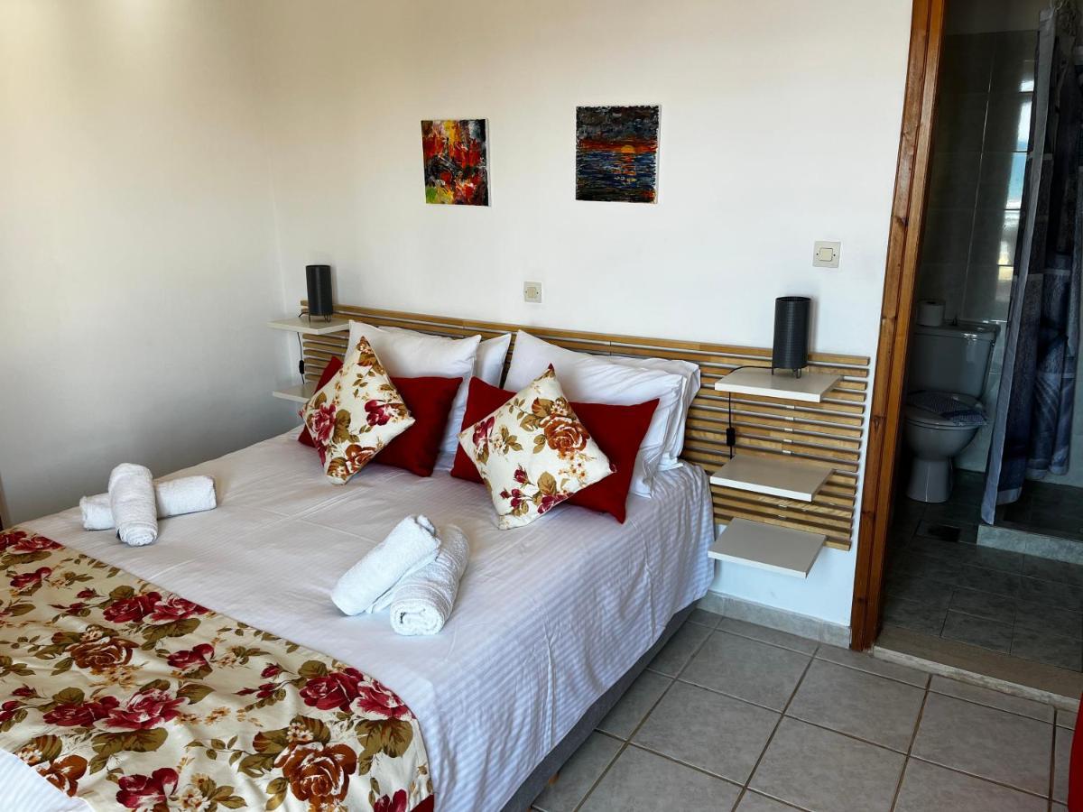 Michael Apartments Agia Marina 외부 사진