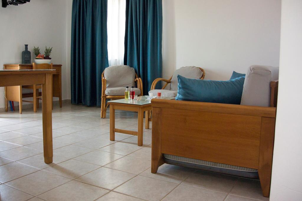 Michael Apartments Agia Marina 외부 사진